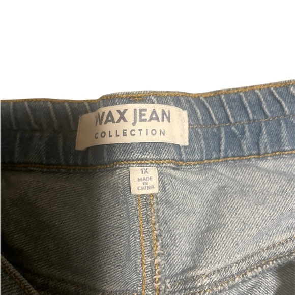 Distressed Light Blue Women's Jeans “ Wax Jean Collection” Size 1X - Picture 4 of 4